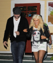 At_Off_Vines_restaurant_-_October_17_-_Christina_Aguilera_Daily_005.jpg