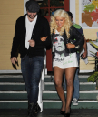 At_Off_Vines_restaurant_-_October_17_-_Christina_Aguilera_Daily_006.jpg