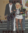 At_Off_Vines_restaurant_-_October_17_-_Christina_Aguilera_Daily_015.jpg