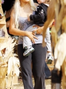 At_the_Pumpkin_Patch_with_Max_-_October_14_-_Christina_Aguilera_Daily_005.jpg
