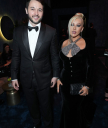 CA_-_Vanity_Fair_Oscar_Party_-_Inside_-_Christina_Aguilera_Daily_02.jpg
