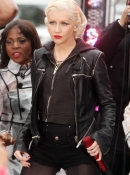 CBS__The_Early_Show_-_Rehearsal_-_June_9_-_Christina_Aguilera_Daily_0021.jpg