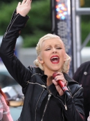 CBS__The_Early_Show_-_Rehearsal_-_June_9_-_Christina_Aguilera_Daily_0024.jpg