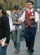 Celebrating_Valentine_s_Day_At_Disneyland_-_February_14_-__Christina_Aguilera_Daily_17.jpg