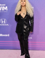 Christina_Aguilera_-_Billboard_Women_In_Music_-_Xtina_Daily_0019.jpg