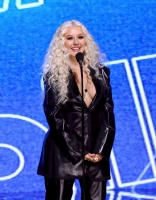 Christina_Aguilera_-_Billboard_Women_In_Music_Speech_-_Xtina_Daily_0002.jpg