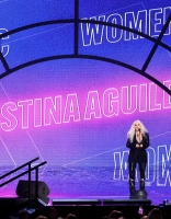Christina_Aguilera_-_Billboard_Women_In_Music_Speech_-_Xtina_Daily_0004.jpg