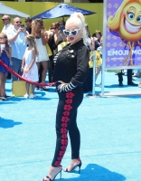 Christina_Aguilera_-__Emoji__Premiere_in_Los_Angeles_on_July_23-05.jpg