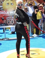 Christina_Aguilera_-__Emoji__Premiere_in_Los_Angeles_on_July_23-35.jpg