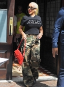 Christina_Aguilera_Daily_-__Leaving_her_hotel_in_NYC_-_0003.jpg