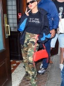 Christina_Aguilera_Daily_-__Leaving_her_hotel_in_NYC_-_0010.jpg