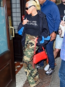 Christina_Aguilera_Daily_-__Leaving_her_hotel_in_NYC_-_0012.jpg
