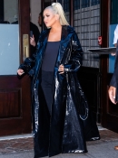 Christina_Aguilera_Daily_-__Spotted_out_in_New_York_City_-_001~0.jpg