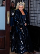 Christina_Aguilera_Daily_-__Spotted_out_in_New_York_City_-_008.jpg