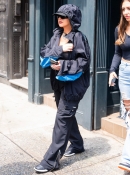 Christina_Aguilera_Daily_-__Spotted_out_in_New_York_City_2_-_0003.jpg