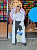 Christina_Aguilera_Daily_-__Spotted_out_in_New_York_City_July_1_-_003.jpg