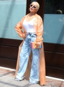 Christina_Aguilera_Daily_-__Spotted_out_in_New_York_City_June_27_1_-_0004.jpg