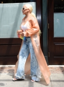 Christina_Aguilera_Daily_-__Spotted_out_in_New_York_City_June_27_1_-_0011.jpg