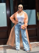 Christina_Aguilera_Daily_-__Spotted_out_in_New_York_City_June_27_1_-_0018.jpg