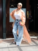 Christina_Aguilera_Daily_-__Spotted_out_in_New_York_City_June_27_1_-_0019.jpg