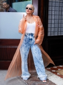 Christina_Aguilera_Daily_-__Spotted_out_in_New_York_City_June_27_1_-_0022.jpg