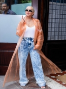 Christina_Aguilera_Daily_-__Spotted_out_in_New_York_City_June_27_1_-_0024.jpg