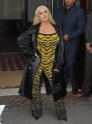 Christina_Aguilera_Daily_-__Spotted_out_in_New_York_City_June_28_1_-_0044.jpg