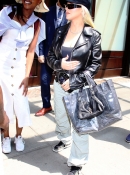 Christina_Aguilera_Daily_-__Spotted_out_in_New_York_City_June_29_2_-_0011.jpg