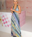 Christina_Aguilera_Fragrance_Launch_for_Inspire_at_MACY_S_-_December_5_-_Christina_Aguilera_Daily_003.jpg