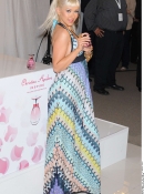 Christina_Aguilera_Fragrance_Launch_for_Inspire_at_MACY_S_-_December_5_-_Christina_Aguilera_Daily_022.jpg