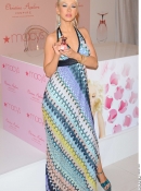 Christina_Aguilera_Fragrance_Launch_for_Inspire_at_MACY_S_-_December_5_-_Christina_Aguilera_Daily_026.jpg