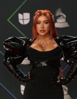 Christina_Aguilera_Red_Carpet_22nd_Annual_Latin_GRAMMY_Awards_xtinadaily_0011~1.jpg