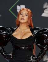 Christina_Aguilera_Red_Carpet_22nd_Annual_Latin_GRAMMY_Awards_xtinadaily_0025~1.jpg