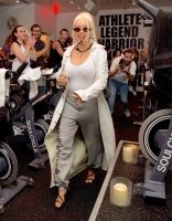 Christina_Aguilera_SoulCycle_Class_01~0.jpg