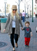 Christina_Aguilera_and_Jordan_Bratman_celebrate_their_son_Max_s_birthday_at_Legoland_in_Carlsbad_-_January_12_-_Christina_Aguilera_Daily_002.jpg