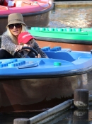 Christina_Aguilera_and_Jordan_Bratman_celebrate_their_son_Max_s_birthday_at_Legoland_in_Carlsbad_-_January_12_-_Christina_Aguilera_Daily_012.jpg