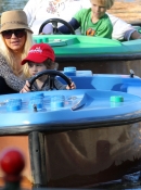 Christina_Aguilera_and_Jordan_Bratman_celebrate_their_son_Max_s_birthday_at_Legoland_in_Carlsbad_-_January_12_-_Christina_Aguilera_Daily_016.jpg