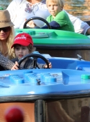 Christina_Aguilera_and_Jordan_Bratman_celebrate_their_son_Max_s_birthday_at_Legoland_in_Carlsbad_-_January_12_-_Christina_Aguilera_Daily_017.jpg