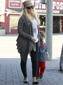 Christina_Aguilera_and_Jordan_Bratman_celebrate_their_son_Max_s_birthday_at_Legoland_in_Carlsbad_-_January_12_-_Christina_Aguilera_Daily_026.jpg