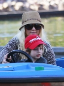 Christina_Aguilera_and_Jordan_Bratman_celebrate_their_son_Max_s_birthday_at_Legoland_in_Carlsbad_-_January_12_-_Christina_Aguilera_Daily_031.jpg