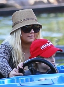 Christina_Aguilera_and_Jordan_Bratman_celebrate_their_son_Max_s_birthday_at_Legoland_in_Carlsbad_-_January_12_-_Christina_Aguilera_Daily_032.jpg