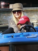 Christina_Aguilera_and_Jordan_Bratman_celebrate_their_son_Max_s_birthday_at_Legoland_in_Carlsbad_-_January_12_-_Christina_Aguilera_Daily_036.jpg