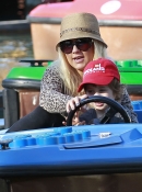 Christina_Aguilera_and_Jordan_Bratman_celebrate_their_son_Max_s_birthday_at_Legoland_in_Carlsbad_-_January_12_-_Christina_Aguilera_Daily_041.jpg