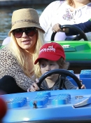 Christina_Aguilera_and_Jordan_Bratman_celebrate_their_son_Max_s_birthday_at_Legoland_in_Carlsbad_-_January_12_-_Christina_Aguilera_Daily_043.jpg