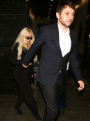 Christina_Aguilera_family_dinner_at_Avra_restaurant_in_Beverly_Hills_-_10_09_22_-_XtinaDaily_102.jpg