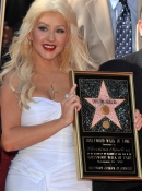 Christina_Aguilera_is_honored_with_a_Star_on_the_Hollywood_Walk_of_Fame_-_November_15_-_Christina_Aguilera_Daily_00008.jpg