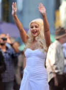Christina_Aguilera_is_honored_with_a_Star_on_the_Hollywood_Walk_of_Fame_-_November_15_-_Christina_Aguilera_Daily_00023.jpg