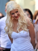 Christina_Aguilera_is_honored_with_a_Star_on_the_Hollywood_Walk_of_Fame_-_November_15_-_Christina_Aguilera_Daily_00026.jpg