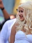 Christina_Aguilera_is_honored_with_a_Star_on_the_Hollywood_Walk_of_Fame_-_November_15_-_Christina_Aguilera_Daily_00028.jpg