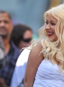 Christina_Aguilera_is_honored_with_a_Star_on_the_Hollywood_Walk_of_Fame_-_November_15_-_Christina_Aguilera_Daily_00034.jpg